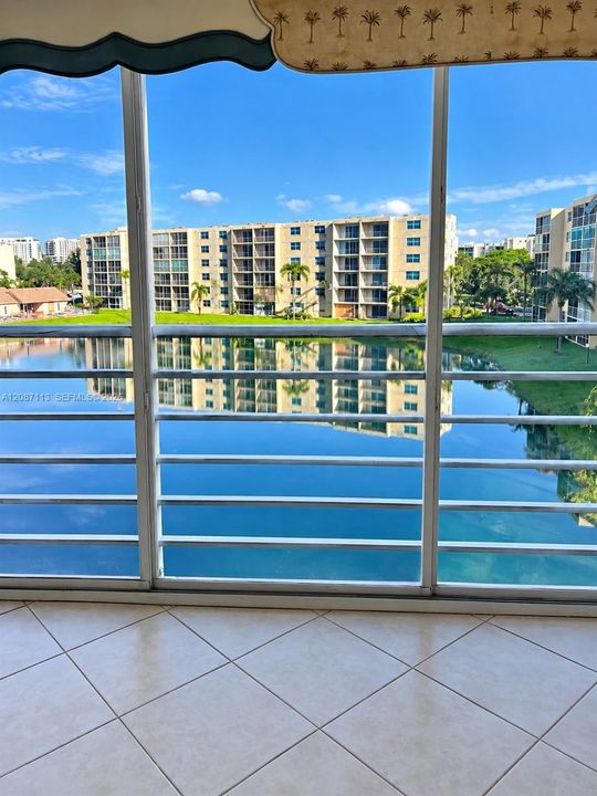 For Rent: $2,395 (2 beds, 2 baths, 1190 Square Feet)