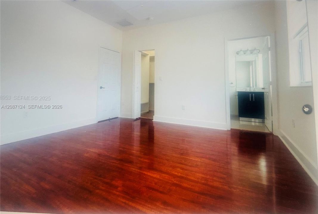 For Rent: $6,800 (5 beds, 5 baths, 3160 Square Feet)