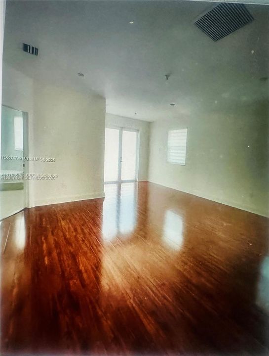 For Rent: $6,800 (5 beds, 5 baths, 3160 Square Feet)