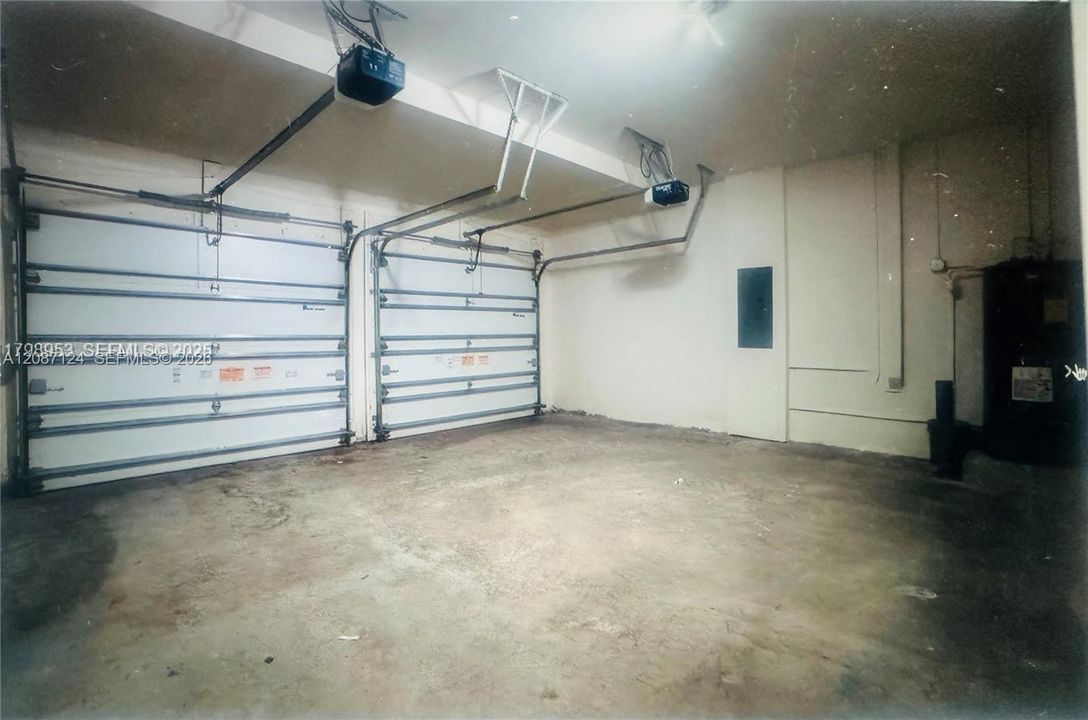 For Rent: $6,800 (5 beds, 5 baths, 3160 Square Feet)