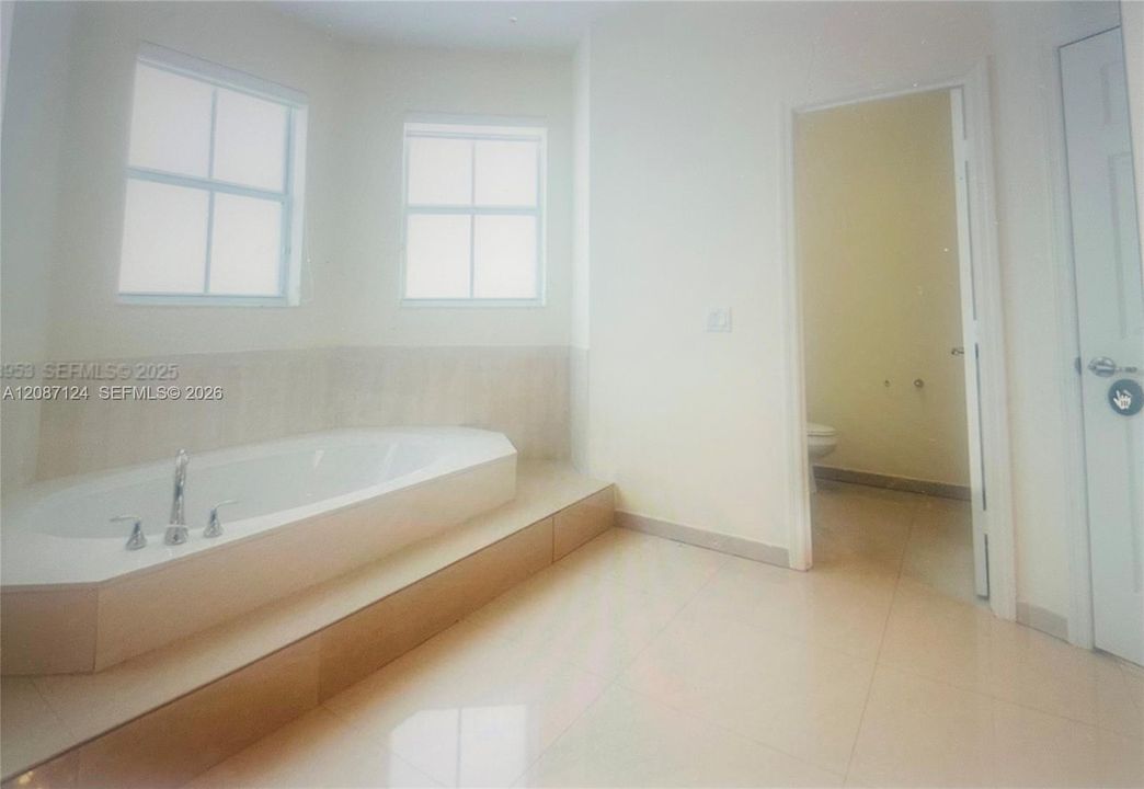 For Rent: $6,800 (5 beds, 5 baths, 3160 Square Feet)