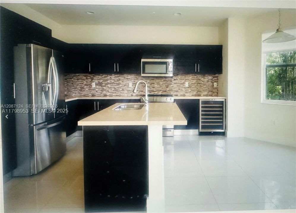 For Rent: $6,800 (5 beds, 5 baths, 3160 Square Feet)