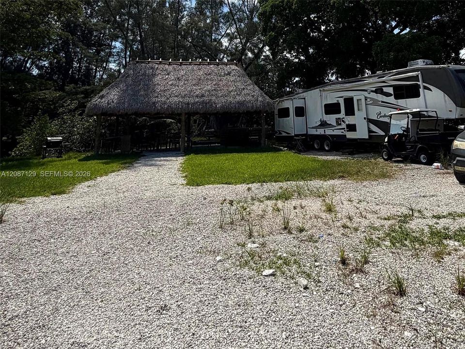 待售: $3,600,000 (1.38 acres)