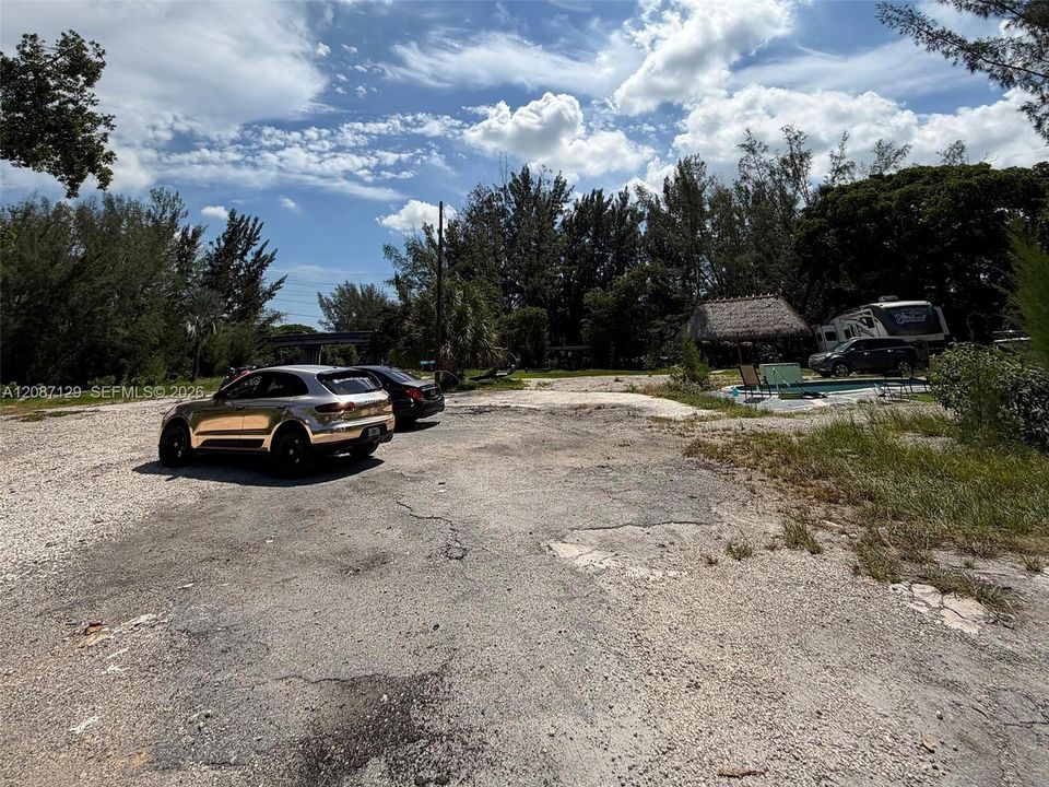 待售: $3,600,000 (1.38 acres)
