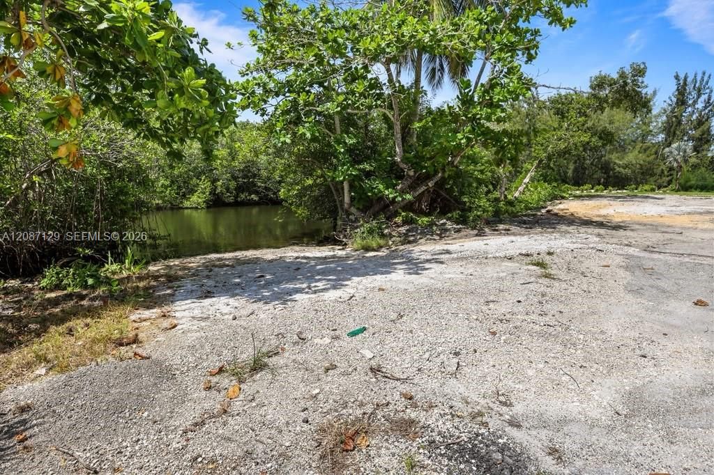 待售: $3,600,000 (1.38 acres)
