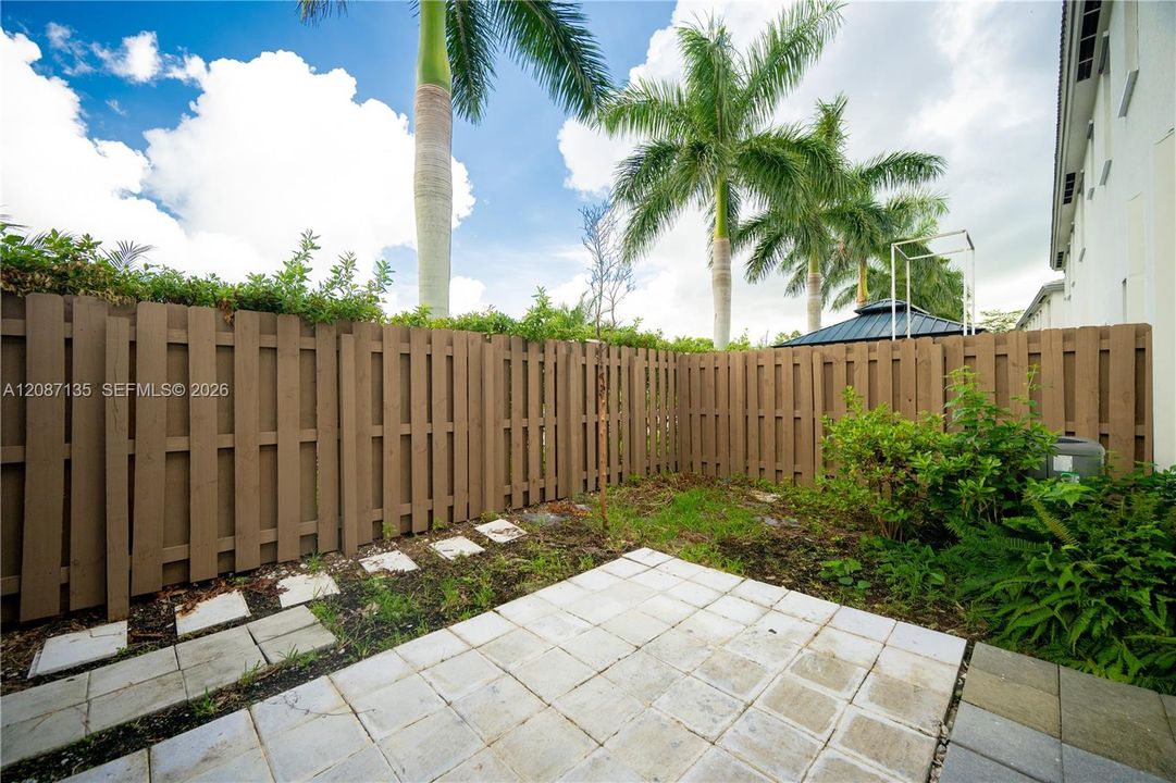 For Rent: $2,800 (3 beds, 2 baths, 1442 Square Feet)