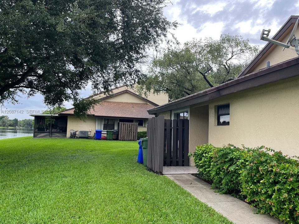 For Rent: $2,750 (2 beds, 2 baths, 1078 Square Feet)