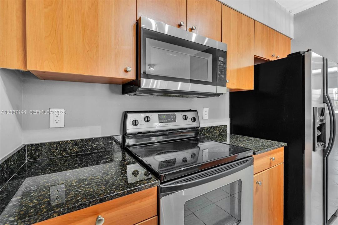 For Rent: $2,295 (2 beds, 2 baths, 1038 Square Feet)