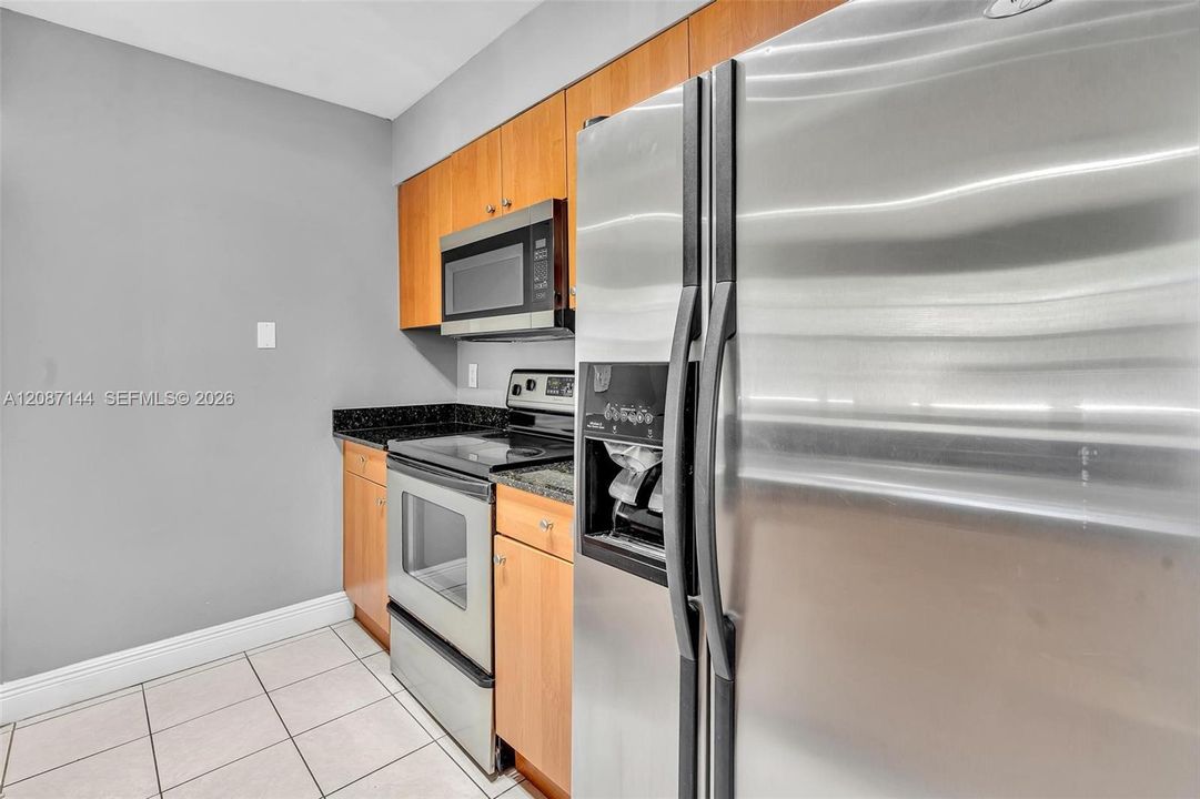 For Rent: $2,295 (2 beds, 2 baths, 1038 Square Feet)
