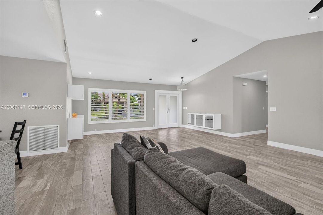 For Rent: $6,000 (4 beds, 2 baths, 2436 Square Feet)
