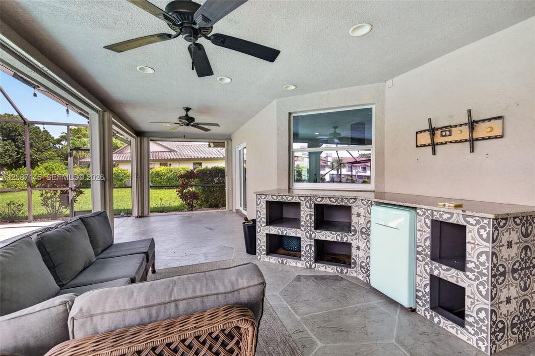 For Rent: $6,000 (4 beds, 2 baths, 2436 Square Feet)
