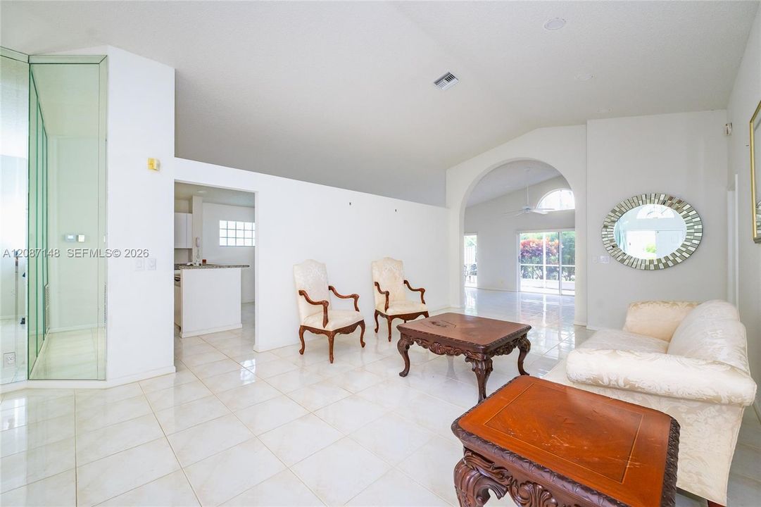 En Venta: $440,000 (3 camas, 2 baños, 2187 Pies cuadrados)