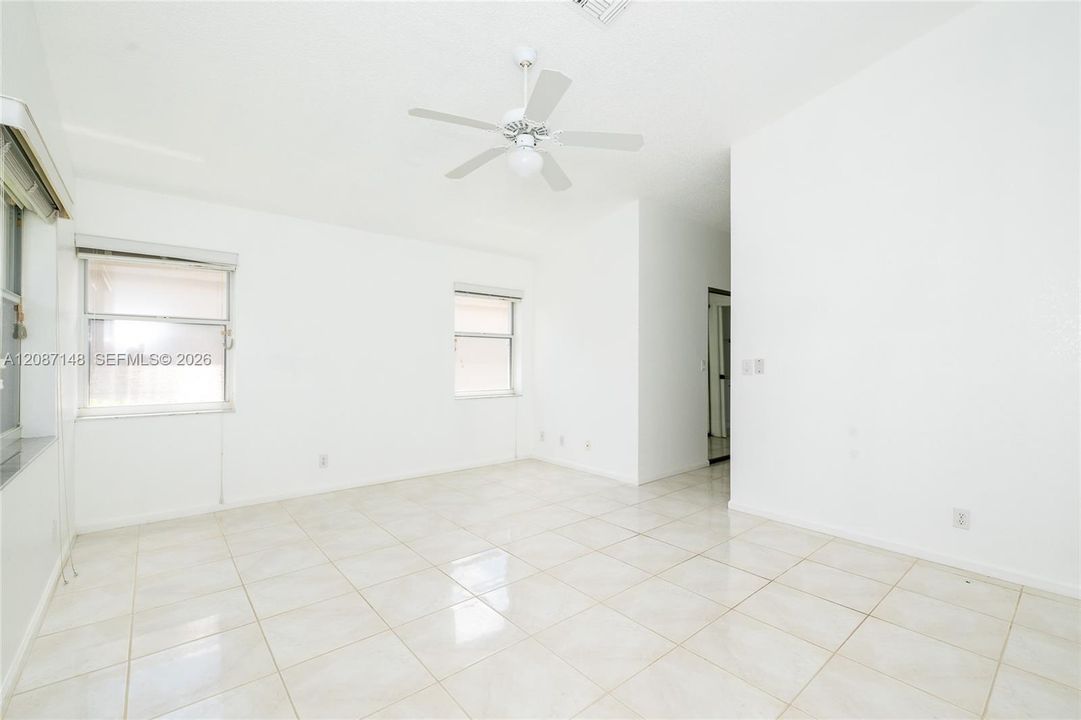 En Venta: $440,000 (3 camas, 2 baños, 2187 Pies cuadrados)