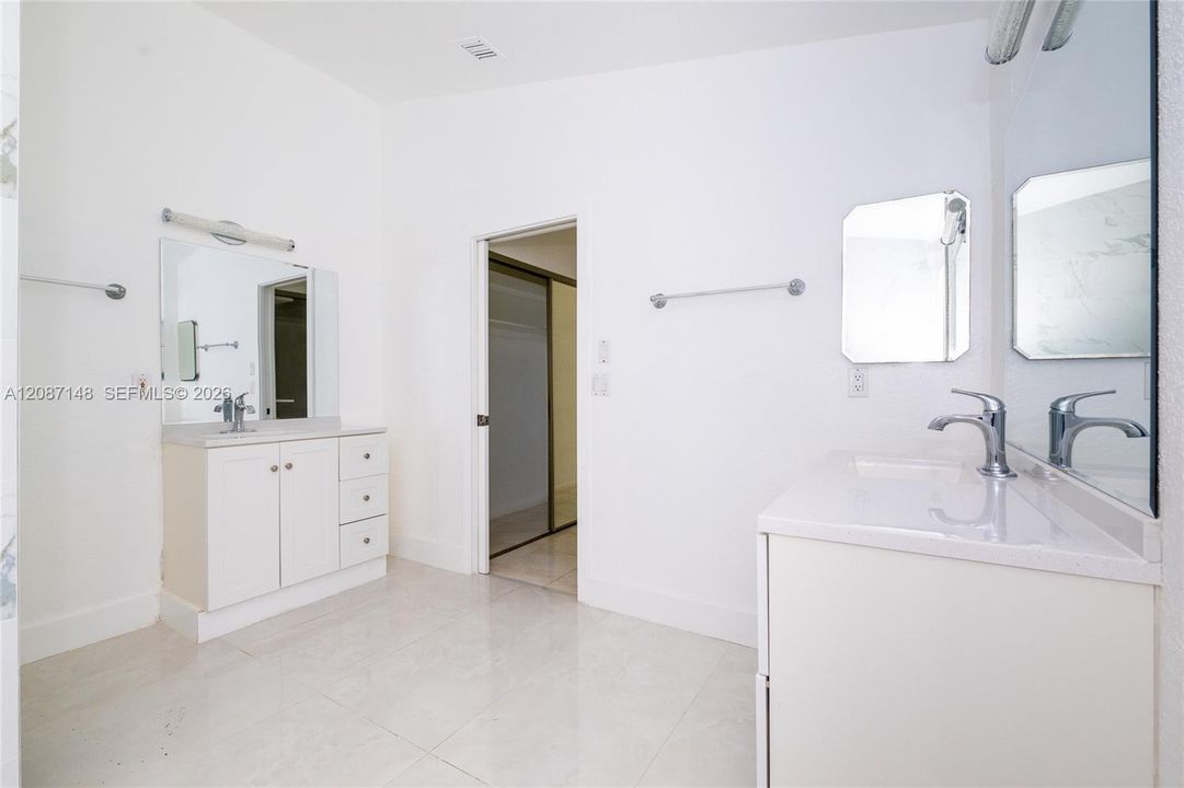 En Venta: $440,000 (3 camas, 2 baños, 2187 Pies cuadrados)