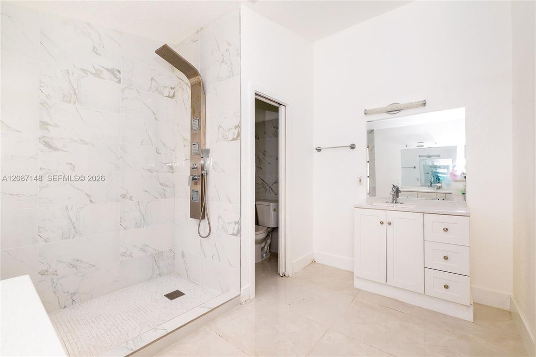 En Venta: $440,000 (3 camas, 2 baños, 2187 Pies cuadrados)