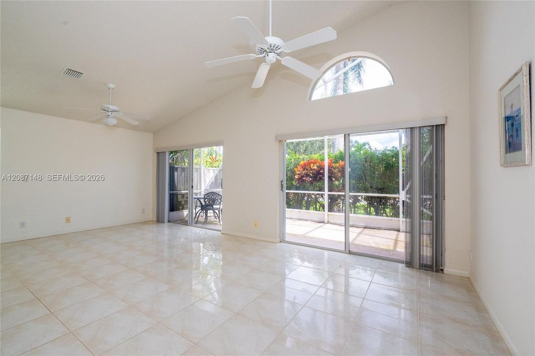 En Venta: $440,000 (3 camas, 2 baños, 2187 Pies cuadrados)