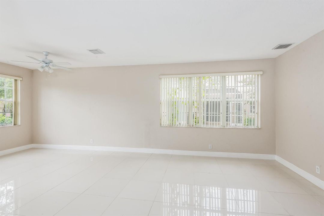 008_Family Room
