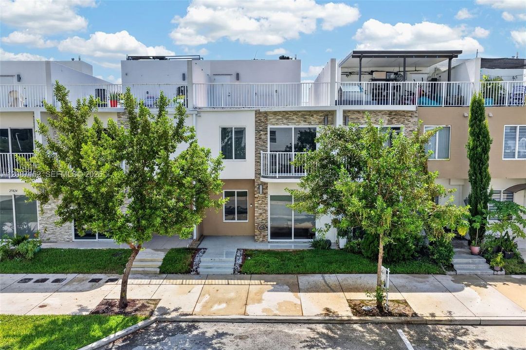 En Venta: $359,999 (4 camas, 3 baños, 1434 Pies cuadrados)