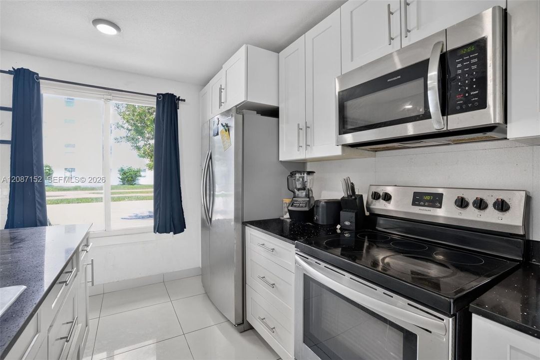 En Venta: $359,999 (4 camas, 3 baños, 1434 Pies cuadrados)