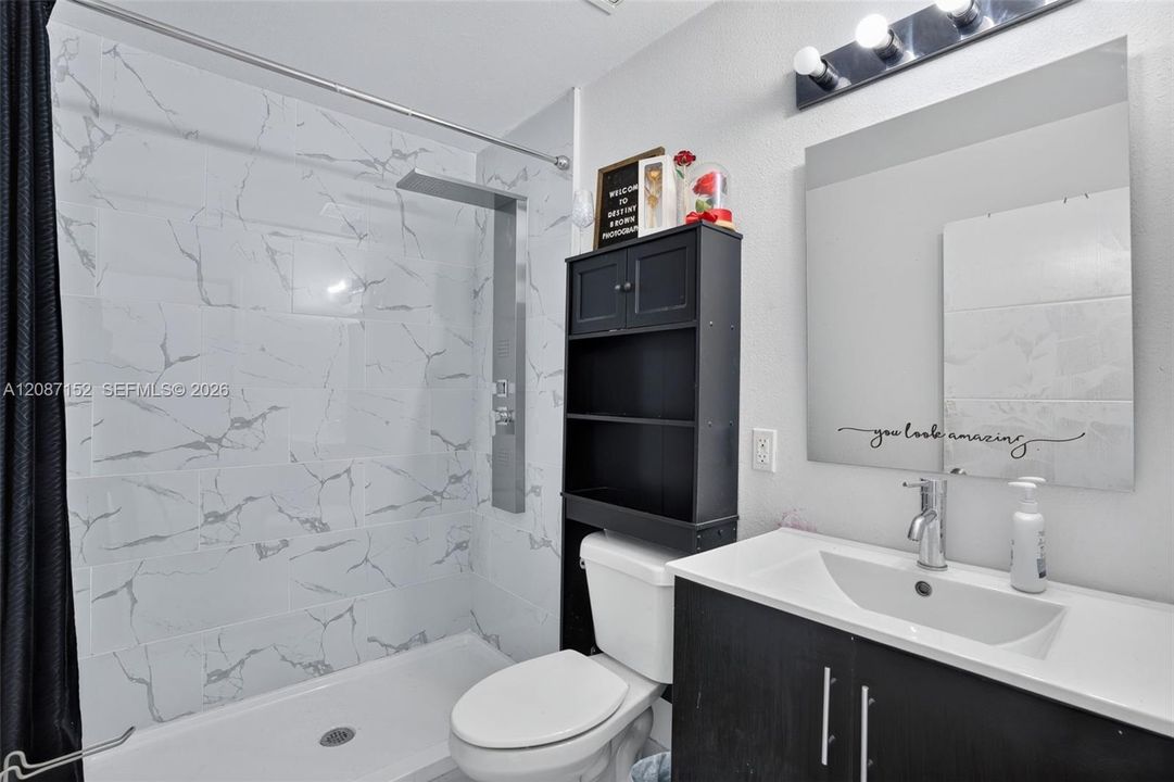 En Venta: $359,999 (4 camas, 3 baños, 1434 Pies cuadrados)