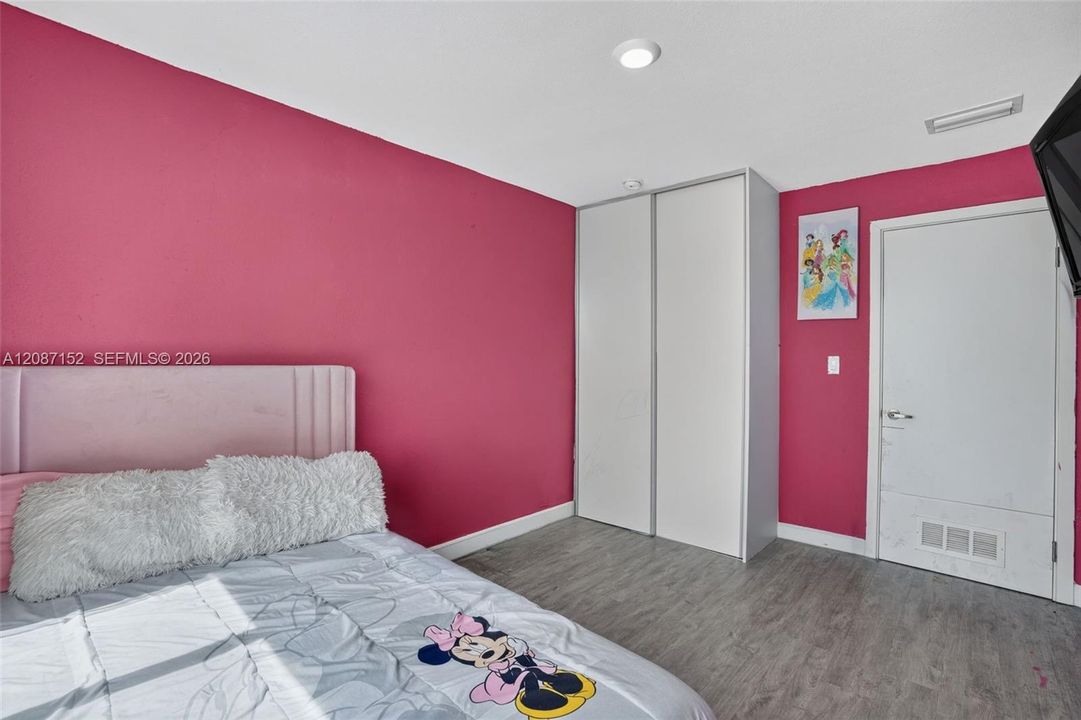 En Venta: $359,999 (4 camas, 3 baños, 1434 Pies cuadrados)