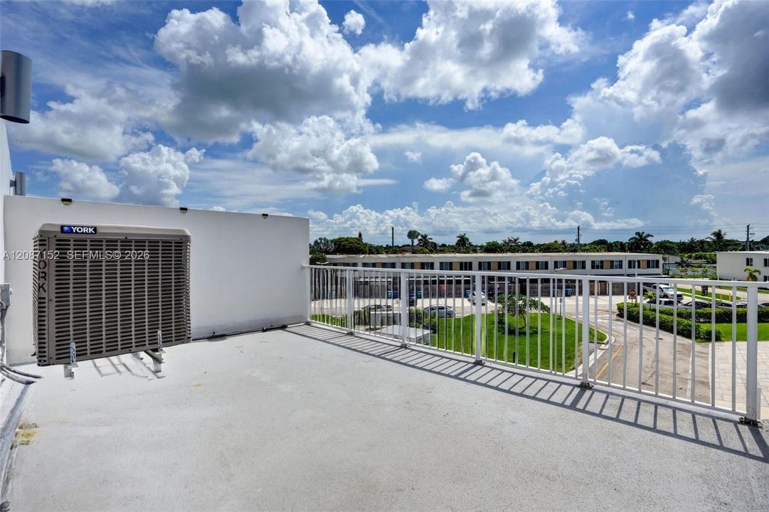 En Venta: $359,999 (4 camas, 3 baños, 1434 Pies cuadrados)