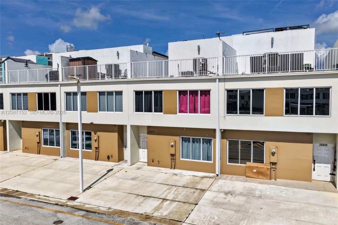 En Venta: $359,999 (4 camas, 3 baños, 1434 Pies cuadrados)