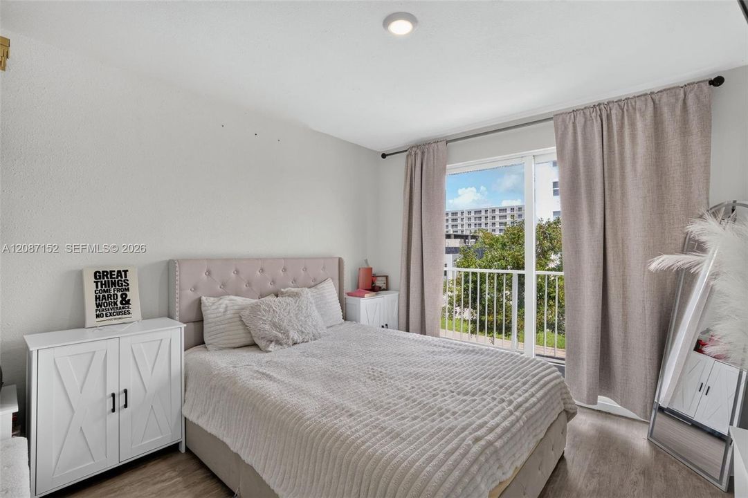En Venta: $359,999 (4 camas, 3 baños, 1434 Pies cuadrados)