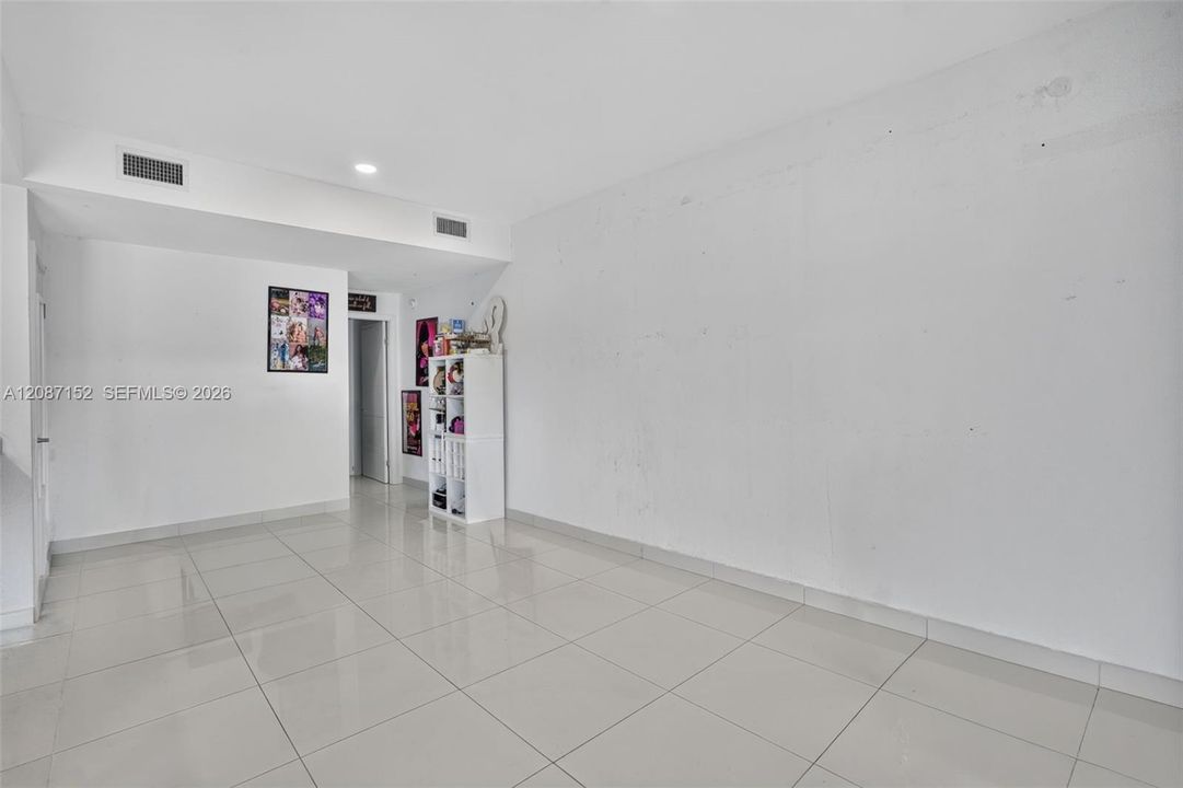 En Venta: $359,999 (4 camas, 3 baños, 1434 Pies cuadrados)