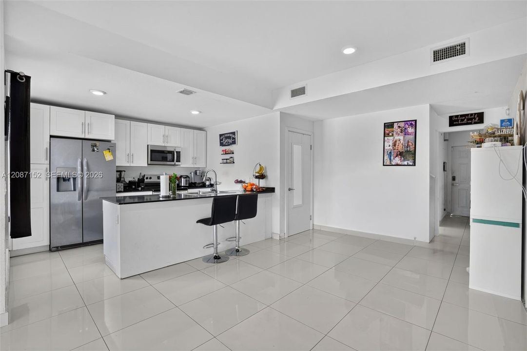 En Venta: $359,999 (4 camas, 3 baños, 1434 Pies cuadrados)