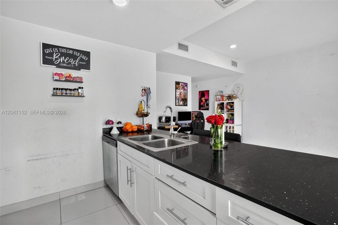 En Venta: $359,999 (4 camas, 3 baños, 1434 Pies cuadrados)