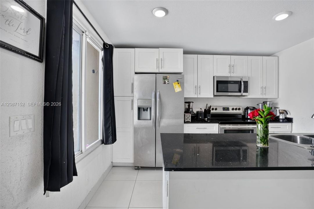 En Venta: $359,999 (4 camas, 3 baños, 1434 Pies cuadrados)