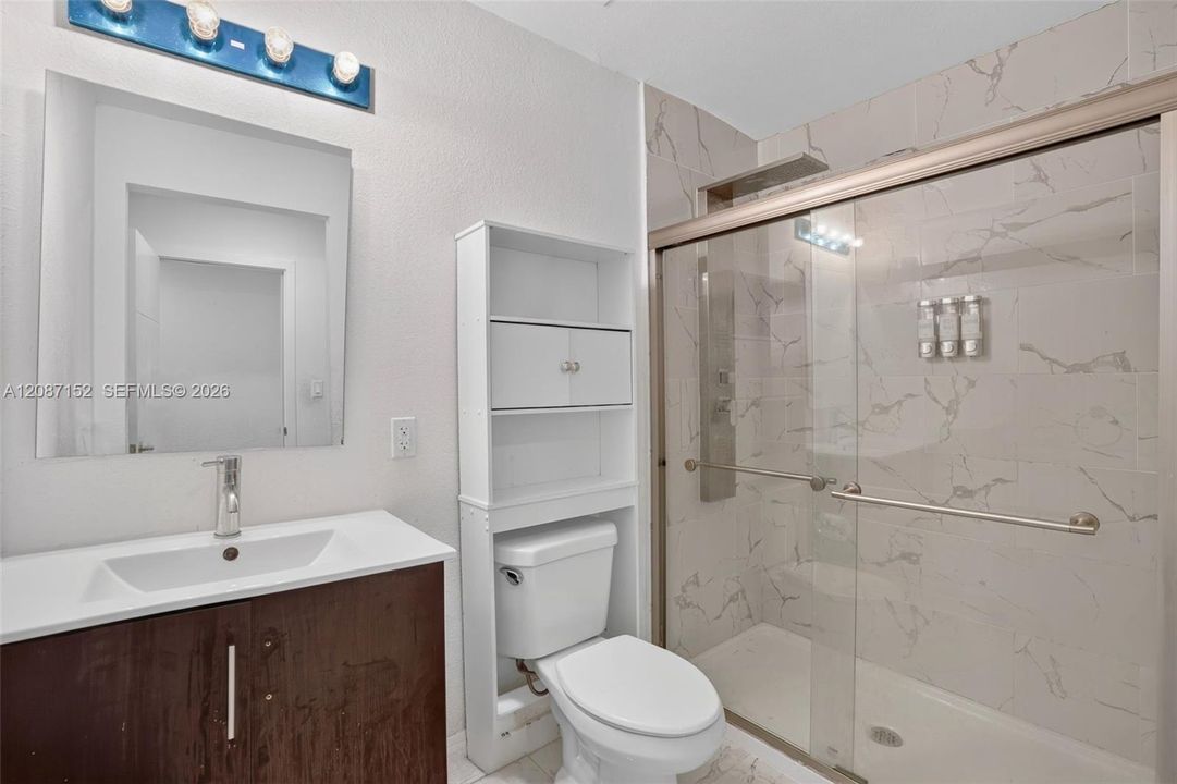 En Venta: $359,999 (4 camas, 3 baños, 1434 Pies cuadrados)