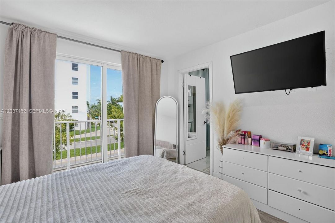 En Venta: $359,999 (4 camas, 3 baños, 1434 Pies cuadrados)