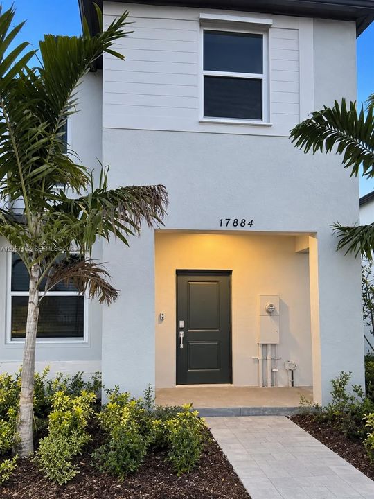 For Rent: $3,200 (3 beds, 2 baths, 1393 Square Feet)