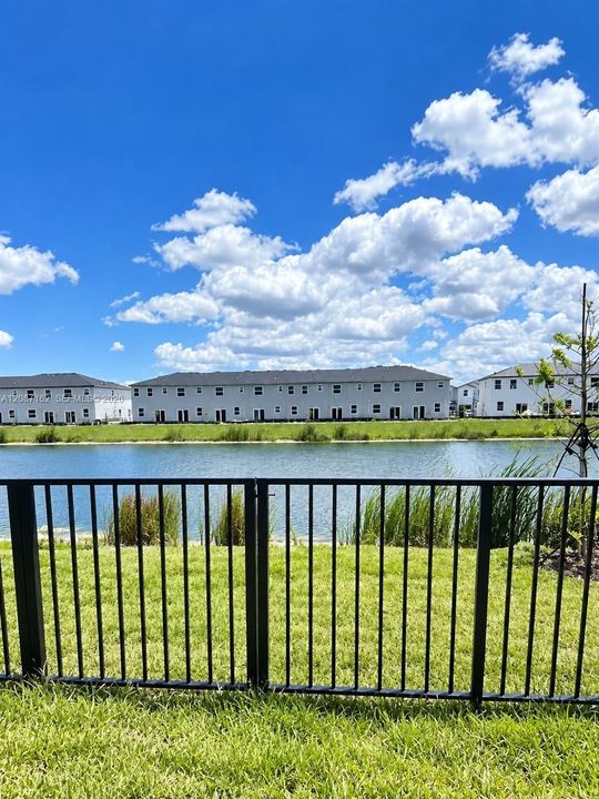 For Rent: $3,200 (3 beds, 2 baths, 1393 Square Feet)