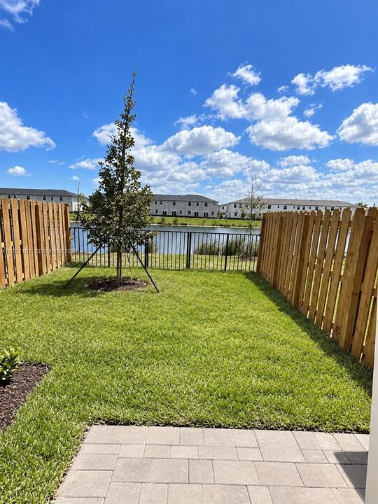 For Rent: $3,200 (3 beds, 2 baths, 1393 Square Feet)