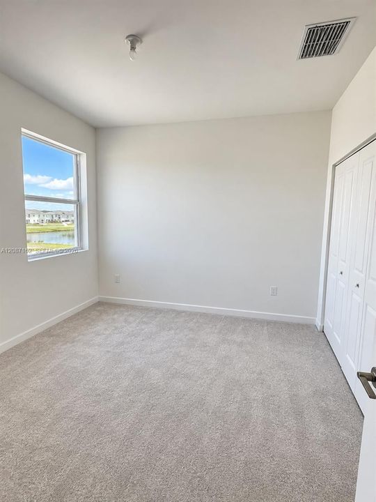 For Rent: $3,200 (3 beds, 2 baths, 1393 Square Feet)