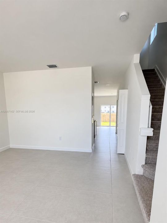 For Rent: $3,200 (3 beds, 2 baths, 1393 Square Feet)