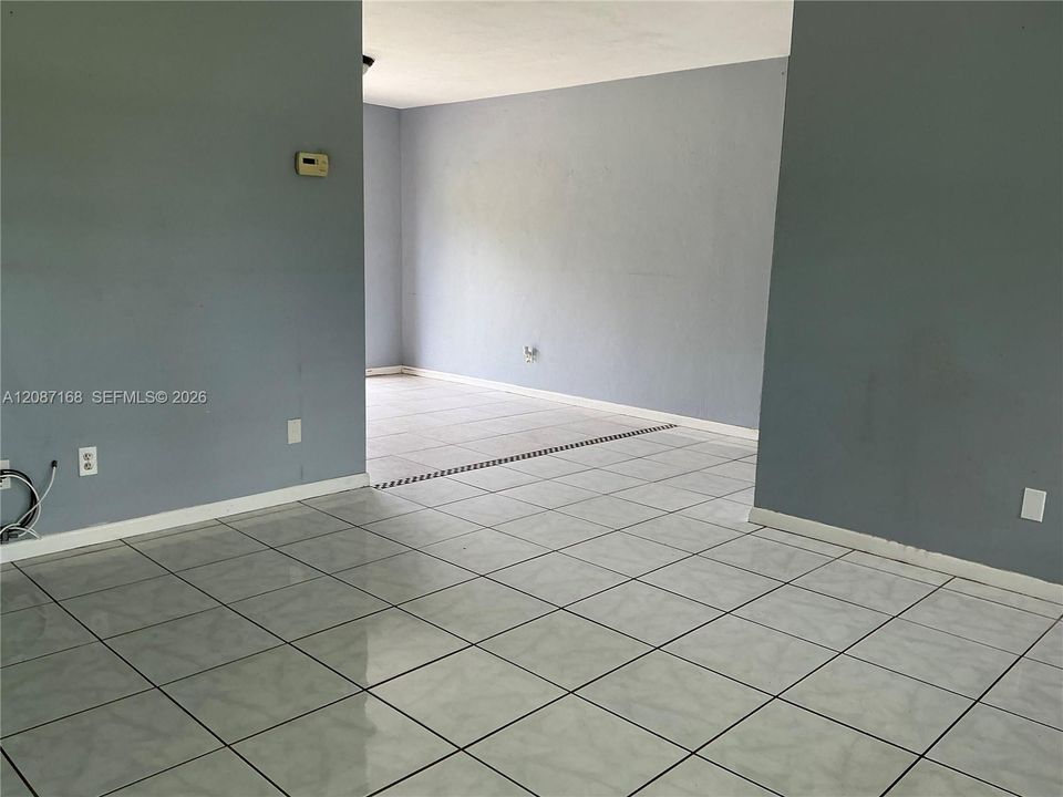 For Sale: $240,000 (3 beds, 1 baths, 962 Square Feet)