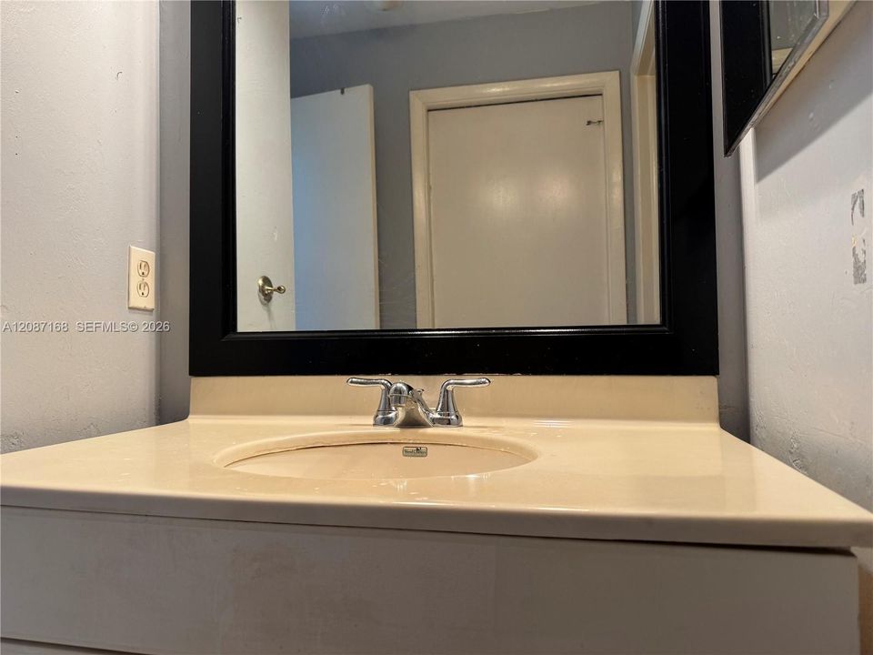 For Sale: $240,000 (3 beds, 1 baths, 962 Square Feet)