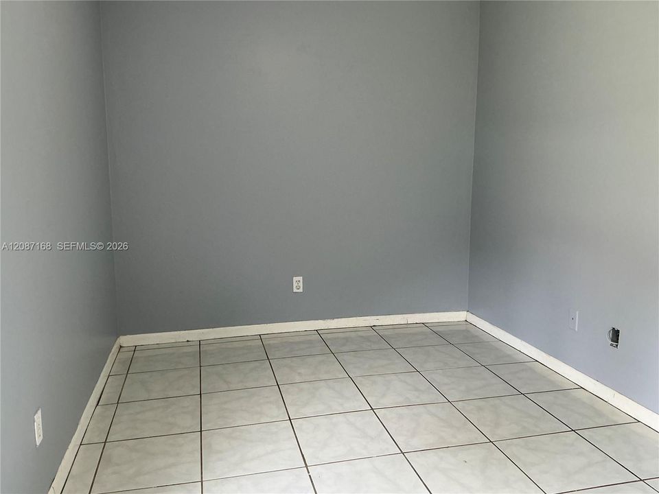 For Sale: $240,000 (3 beds, 1 baths, 962 Square Feet)