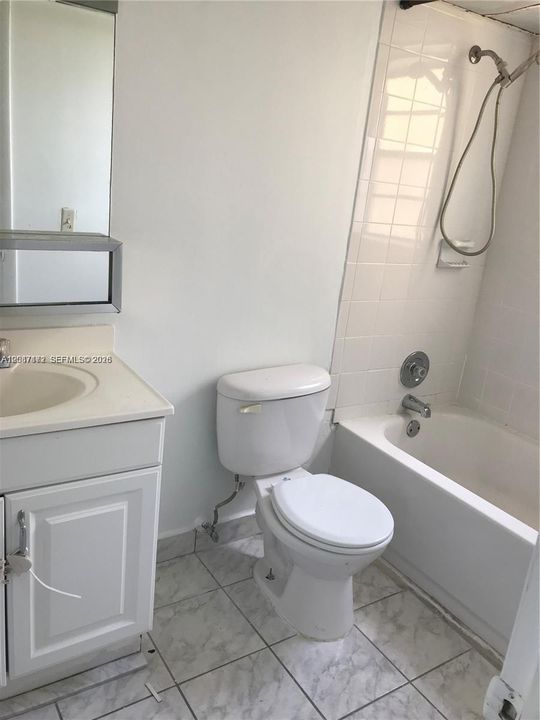 For Rent: $1,800 (1 beds, 1 baths, 676 Square Feet)