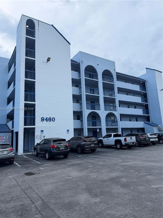 For Rent: $1,800 (1 beds, 1 baths, 676 Square Feet)