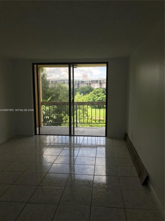 For Rent: $1,800 (1 beds, 1 baths, 676 Square Feet)