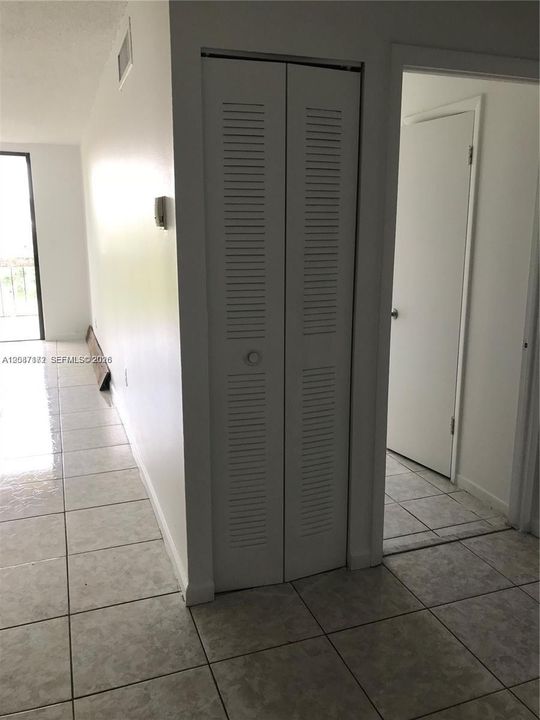 For Rent: $1,800 (1 beds, 1 baths, 676 Square Feet)