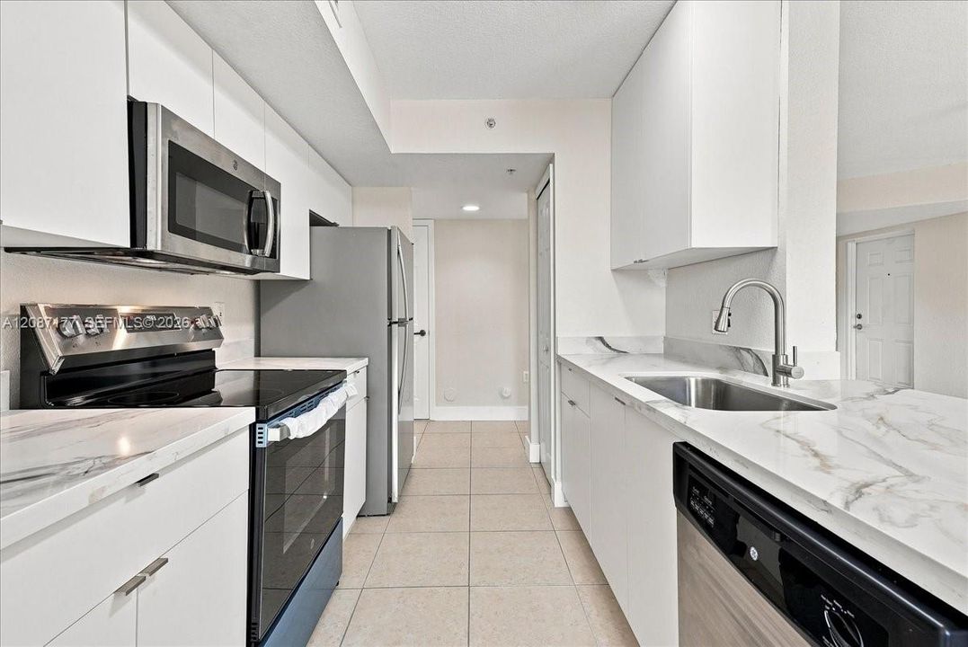 В аренду: $2,200 (2 спален, 2 ванн, 1061 Квадратных фут)