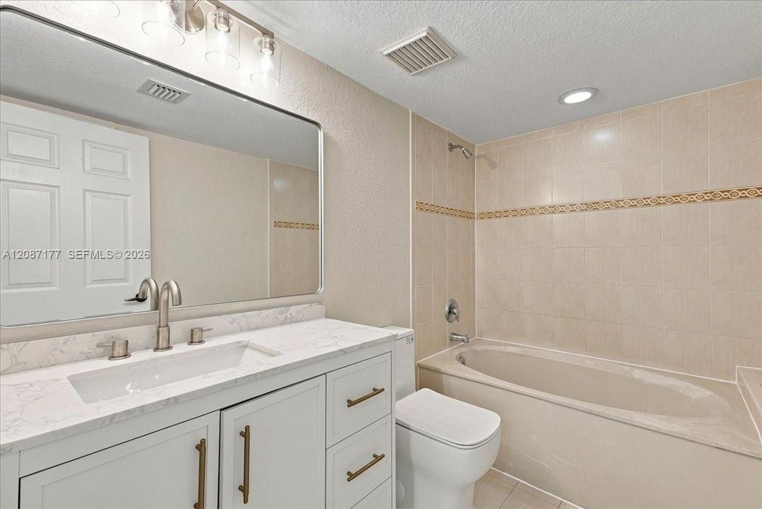 В аренду: $2,200 (2 спален, 2 ванн, 1061 Квадратных фут)