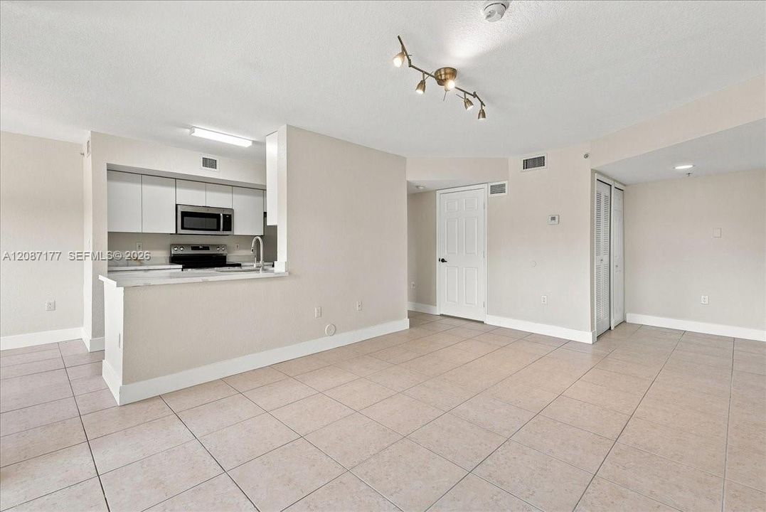 В аренду: $2,200 (2 спален, 2 ванн, 1061 Квадратных фут)