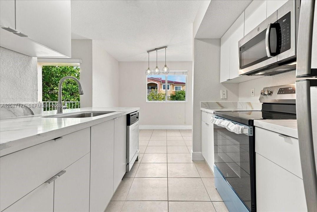 В аренду: $2,200 (2 спален, 2 ванн, 1061 Квадратных фут)